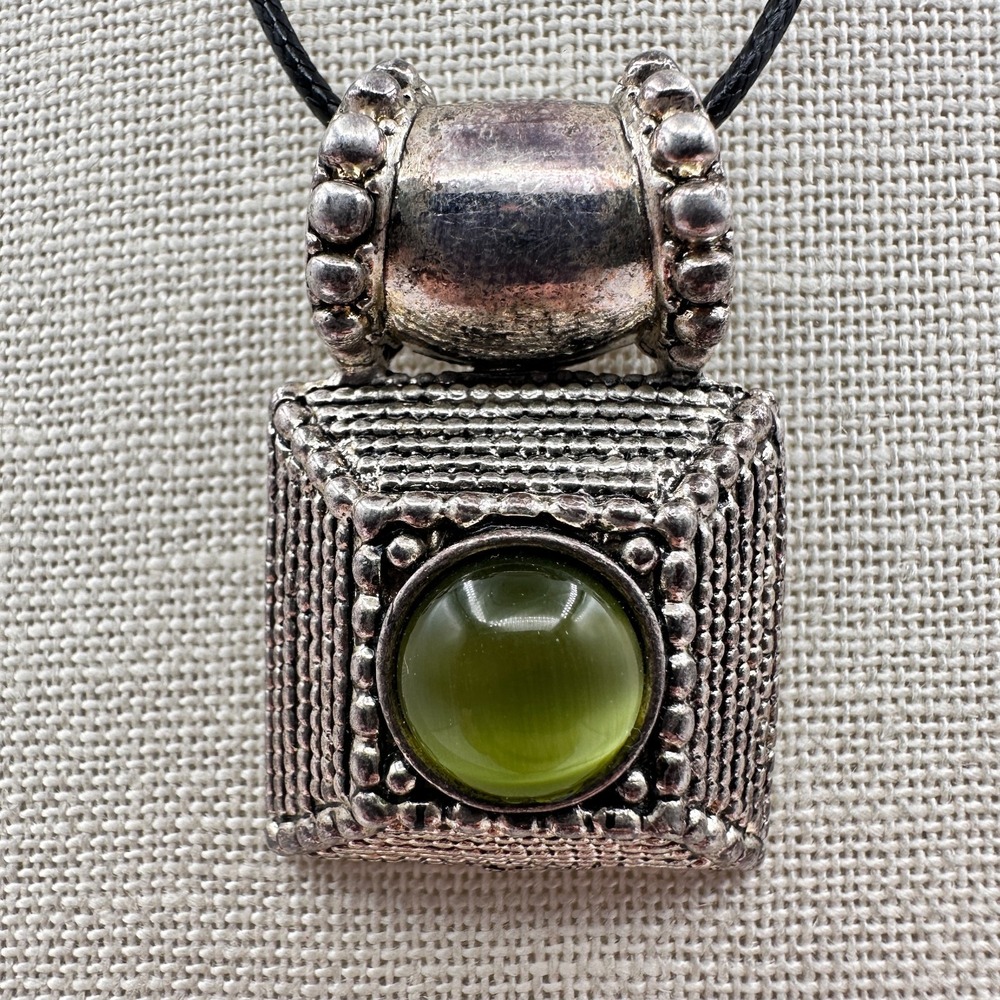 Vintage 90s Silver Tone Olive Green Cabochon Stone Pendant Necklace Black Cord
